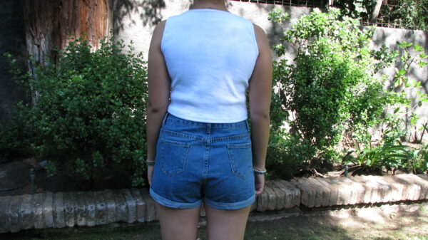 CROP TOP BLANCO SIN MANGAS  MUJER - Imagen 3
